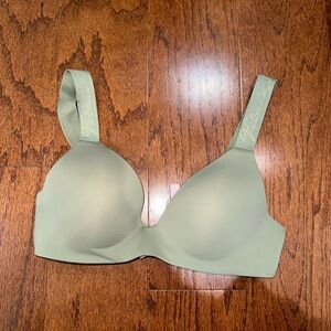 Victoria’s Secret lightly lined t-shirt bra